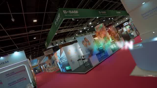 Messestand im Betrieb, Standarchitektur und Beleuchtung